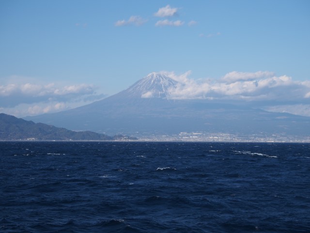 海上から富士山